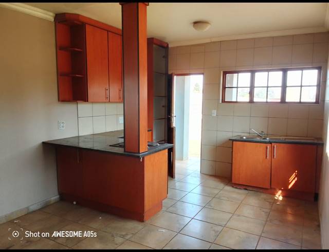 4 BEDROOM FREEHOLD FOR SALE IN ELOFF